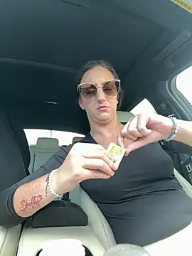 sweetsirenn online show from October 1, 2025, 4:02 pm