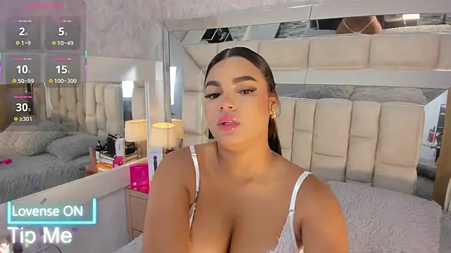 VICTORIAGRAYS online show from September 26, 2025, 11:14 am