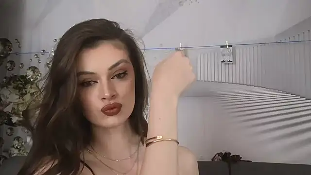 EvoletteLouLou online show from October 9, 2025, 1:31 pm