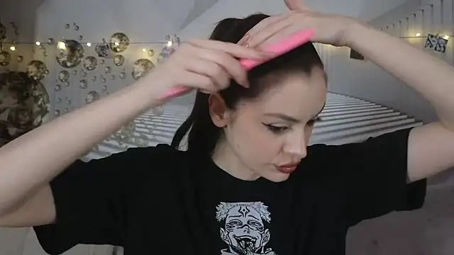 EvoletteLouLou online show from March 18, 2026, 3:04 pm