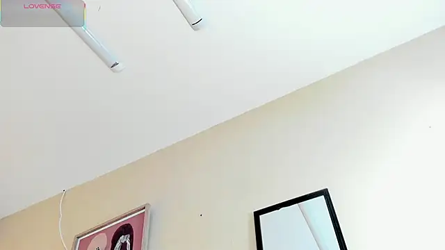 isabella milf  online show from September 8, 2025, 7:02 pm