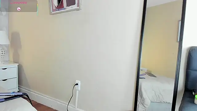 isabella milf  online show from October 14, 2025, 7:03 pm