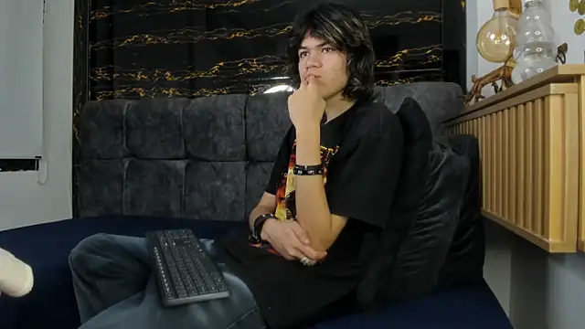 Diamond twink online show from February 26, 2026, 1:43 pm