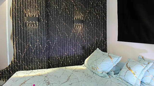 ZOETTAYLOR online show from October 2, 2025, 10:06 pm