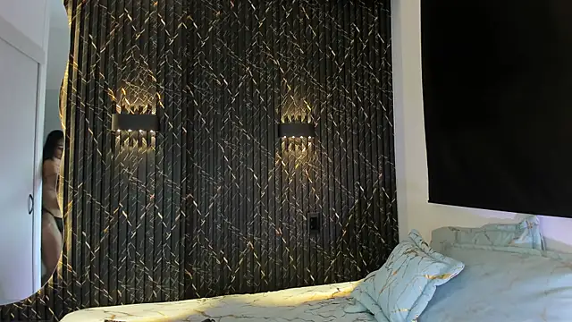 ZOETTAYLOR online show from November 13, 2025, 11:14 pm