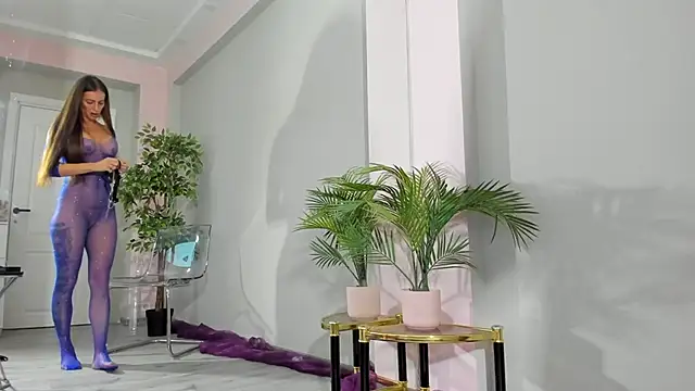 MayaHellen online show from December 19, 2025, 5:47 am