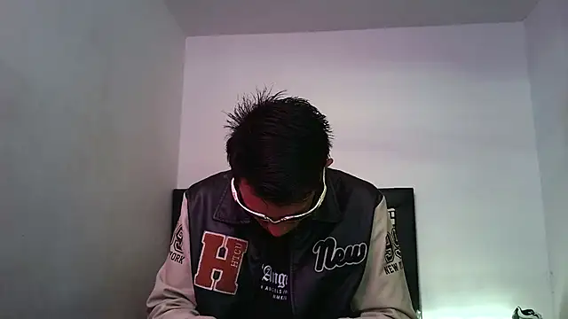 andrewcoopper1 online show from February 5, 2026, 1:16 pm