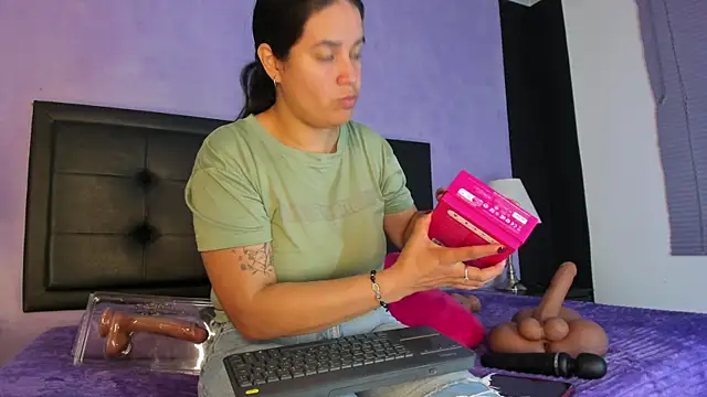 GreciaFox1 online show from April 4, 2026, 12:13 pm