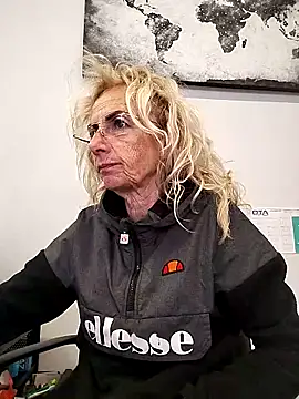 clarabell4 online show from March 19, 2026, 9:13 am