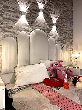 Yassy vazquez online show from September 19, 2025, 7:47 pm