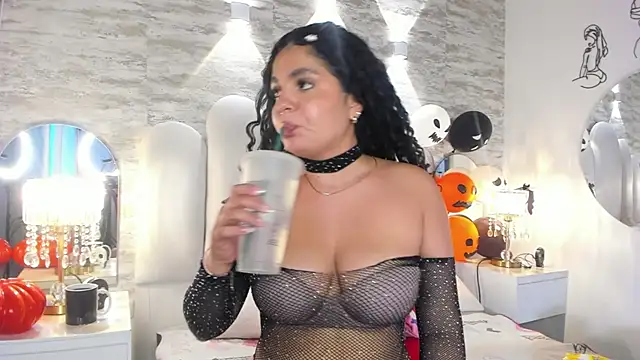 Yassy vazquez online show from October 9, 2025, 7:34 pm