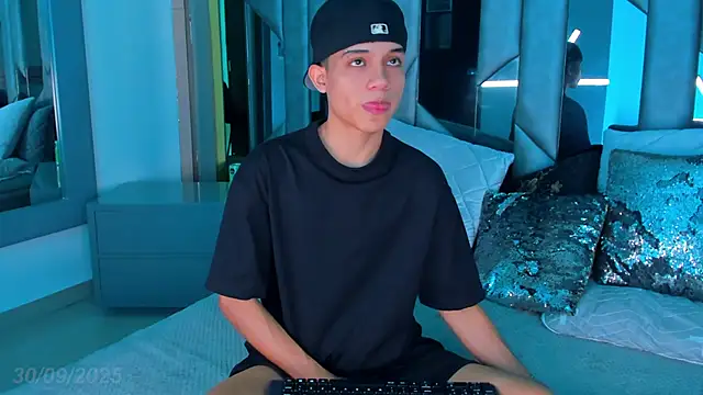 Sebax Young online show from September 30, 2025, 8:25 pm