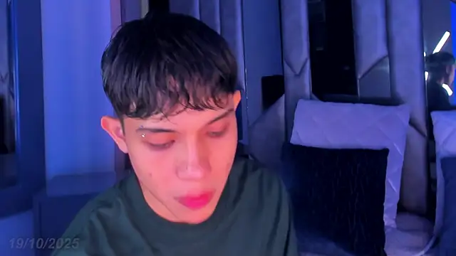 Sebax Young online show from October 19, 2025, 7:58 pm