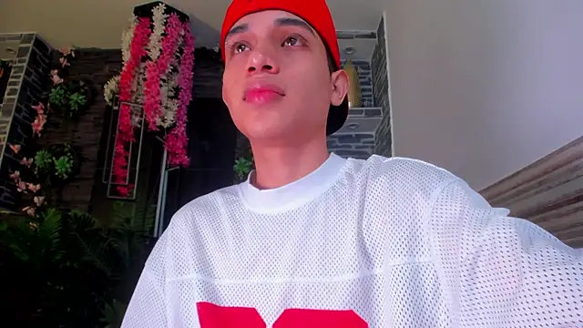 Sebax Young online show from April 19, 2026, 4:01 am