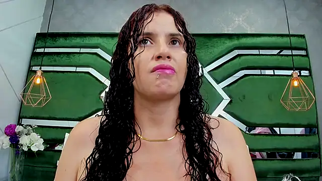 ThaliaCross online show from September 8, 2025, 8:08 pm