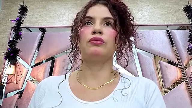 ThaliaCross online show from November 15, 2025, 7:54 pm