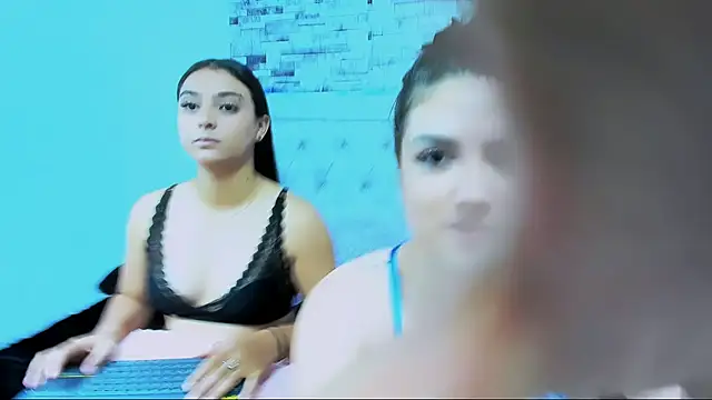 nicolexxaleja online show from October 19, 2025, 5:02 pm