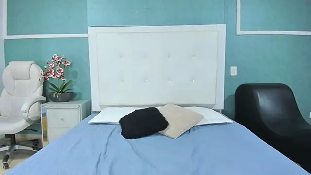 ania gomez online show from December 2, 2025, 9:43 pm