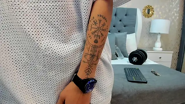 ZoeKrug online show from September 22, 2025, 12:18 pm