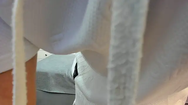 ZoeKrug online show from October 17, 2025, 11:57 am