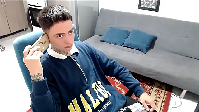 Snapshot of santii_ss chatting on January 19, 2026, 2:21 pm santii ss online show from January 19, 2026, 2:21 pm