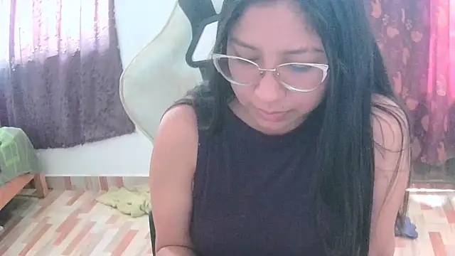 Snapshot of honeysweet111 chatting on October 8, 2025, 5:21 pm honeysweet111 online show from October 8, 2025, 5:21 pm