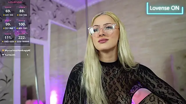 LucyLextonX online show from October 3, 2025, 4:42 am