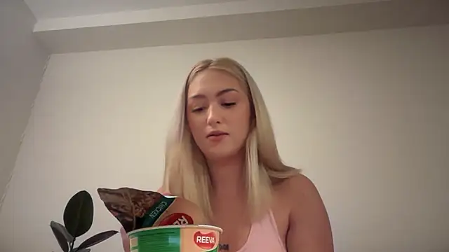 Kitty Swetty online show from December 15, 2025, 10:58 pm