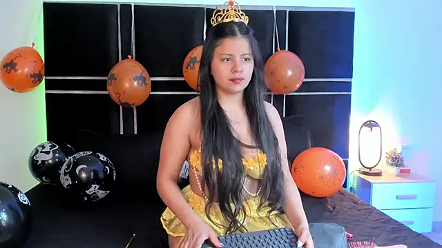 sasha roldann online show from October 31, 2025, 1:23 pm