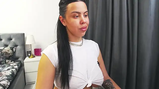 Snapshot of Casiana_ chatting on February 10, 2026, 8:35 pm Casiana online show from February 10, 2026, 8:35 pm