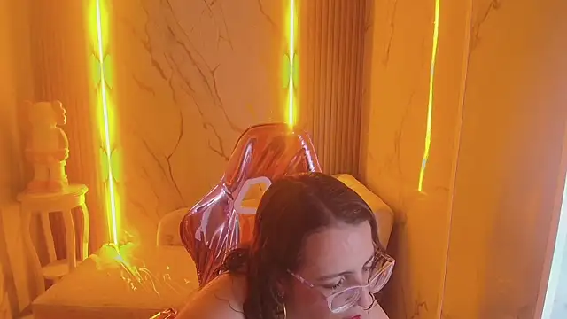  Evoni b online show from October 8, 2025, 7:44 pm