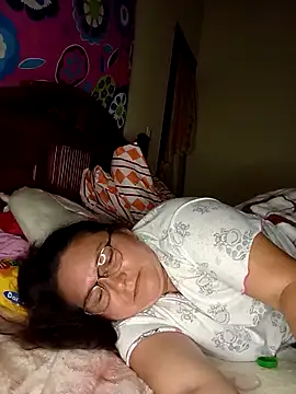 Snapshot of Kasandra_000 chatting on May 10, 2026, 9:47 am Kasandra 000 online show from May 10, 2026, 9:47 am