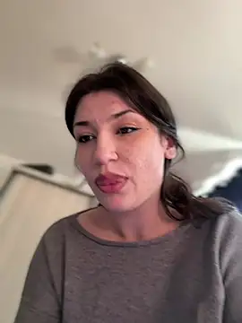 ScarletBloom  online show from April 12, 2026, 1:16 pm