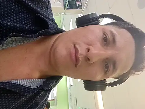 Snapshot of Zetaloco26 chatting on October 18, 2025, 9:26 pm Zetaloco26 online show from October 18, 2025, 9:26 pm