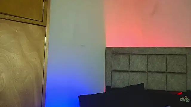 EmilyNoir1 online show from September 16, 2025, 12:44 am