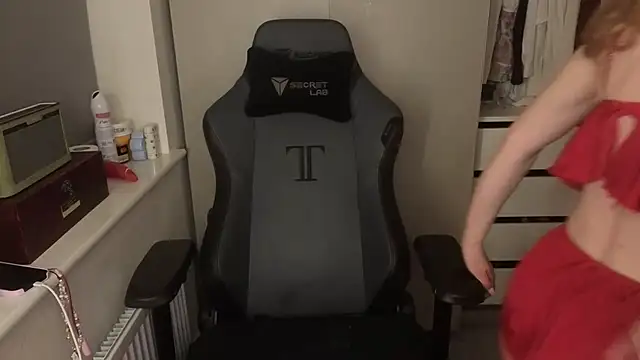 Lilly-Luscious online show from December 15, 2025, 6:56 pm