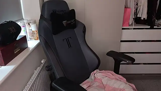 Lilly-Luscious online show from March 29, 2026, 8:58 am