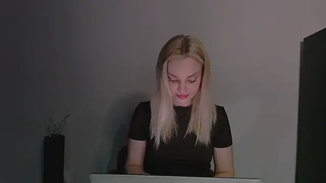 Lia noo regrets online show from April 19, 2026, 6:10 pm