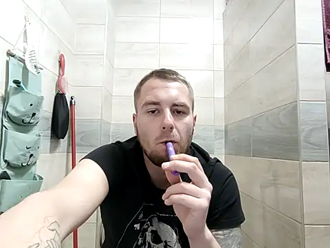 Snapshot of Vladyslav30 chatting on April 26, 2026, 11:13 pm Vladyslav30 online show from April 26, 2026, 11:13 pm