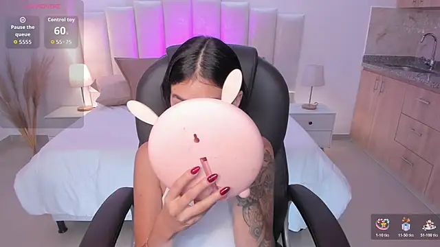 miranda crawfor online show from November 26, 2025, 12:17 pm