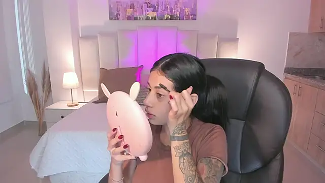 miranda crawfor online show from December 2, 2025, 11:48 am