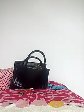 amandaaasilvaa online show from November 19, 2025, 1:22 pm