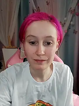 Fuzzy Unicorn online show from November 24, 2025, 7:35 pm