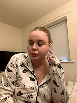 IslaMae online show from November 19, 2025, 11:16 pm