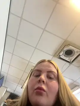 IslaMae online show from March 25, 2026, 1:39 pm