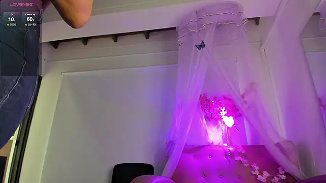 klariz09 online show from February 8, 2026, 1:47 pm