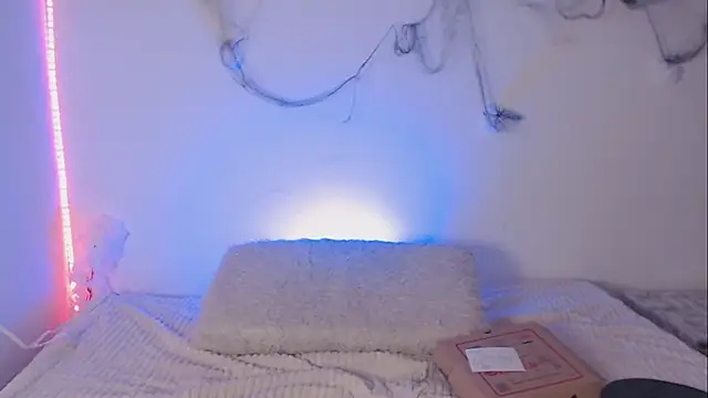 Lia  1 online show from October 18, 2025, 8:42 pm