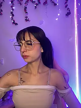 Lia  1 online show from December 2, 2025, 8:59 pm