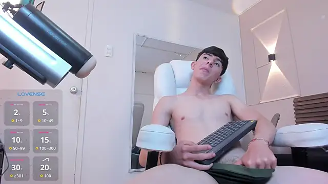 mathias saenz online show from January 13, 2026, 7:41 pm