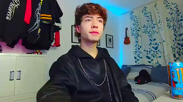 Snapshot of Tonerii chatting on September 14, 2025, 12:21 am Tonerii online show from September 14, 2025, 12:21 am